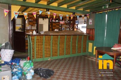 Local commercial - 191 m² - 8 pièces