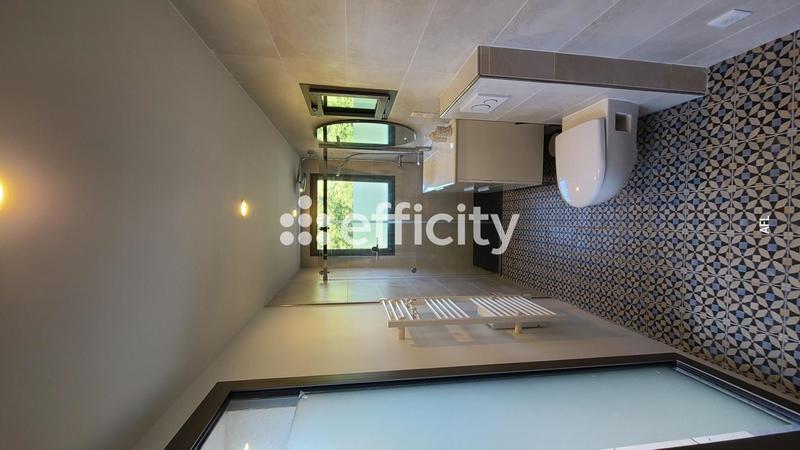 Maison - 290 m² - 11 pièces