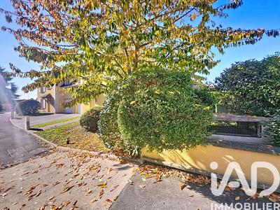 Maison - 92 m² - 6 pièces