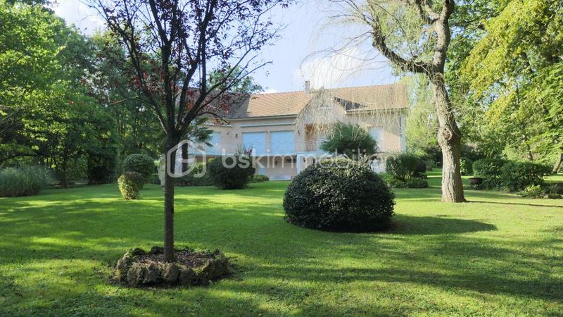 Maison - 310 m² - 7 pièces