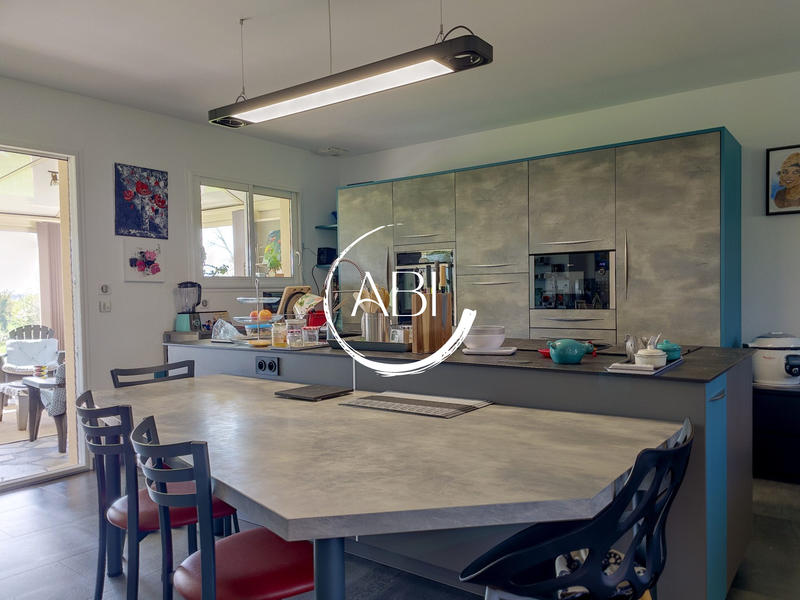 Maison - 145 m² - 6 pièces