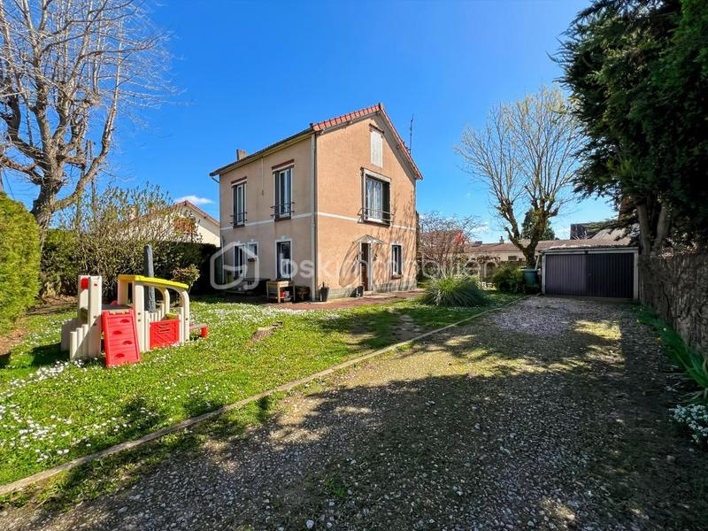 Maison traditionnelle - 153 m² - 6 pièces