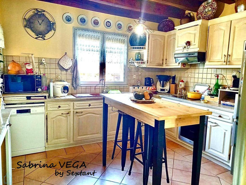 Maison - 225 m² - 19 pièces