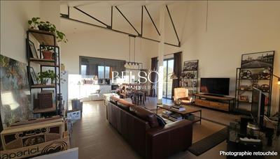 Loft - 95 m² - 3 pièces