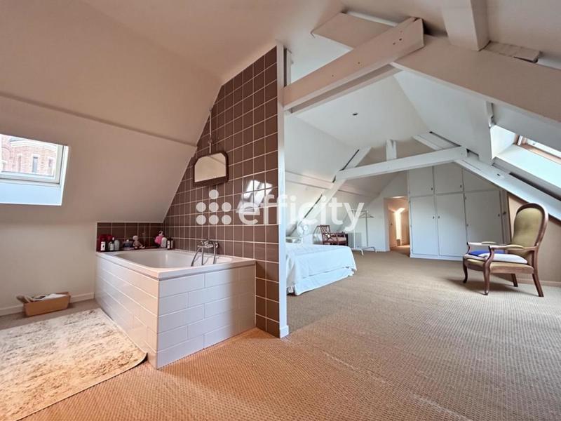 Maison - 210 m² - 8 pièces