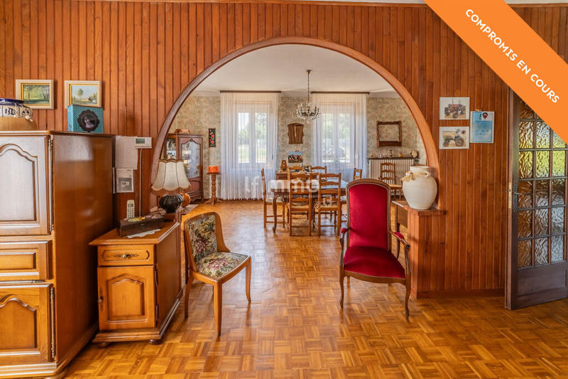 Maison - 268 m² - 9 pièces