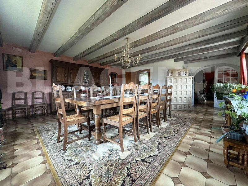 Maison - 270 m² - 8 pièces