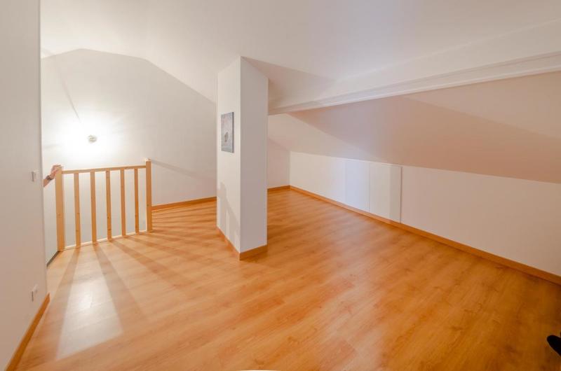 Maison - 300 m² - 16 pièces