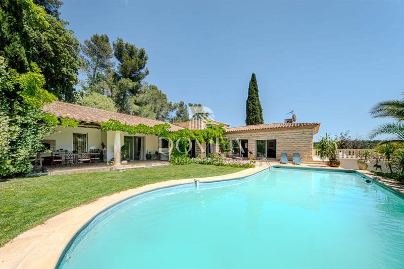 Maison - 463 m² - 15 pièces