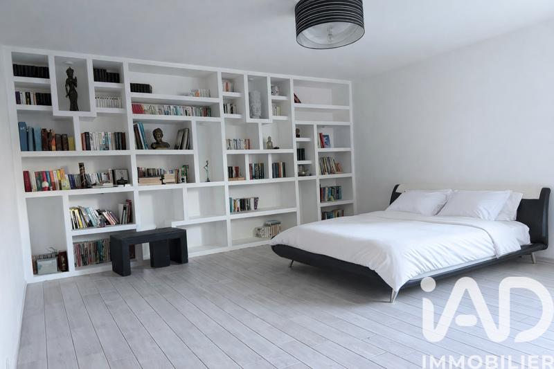 Maison - 250 m² - 6 pièces