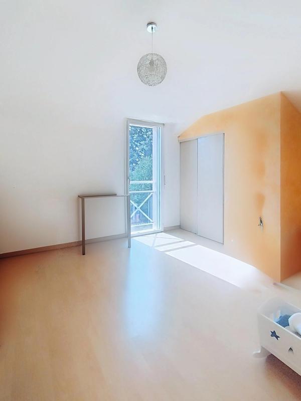 Maison - 237 m² - 10 pièces