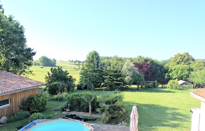 Maison contemporaine - 204 m² - 9 pièces