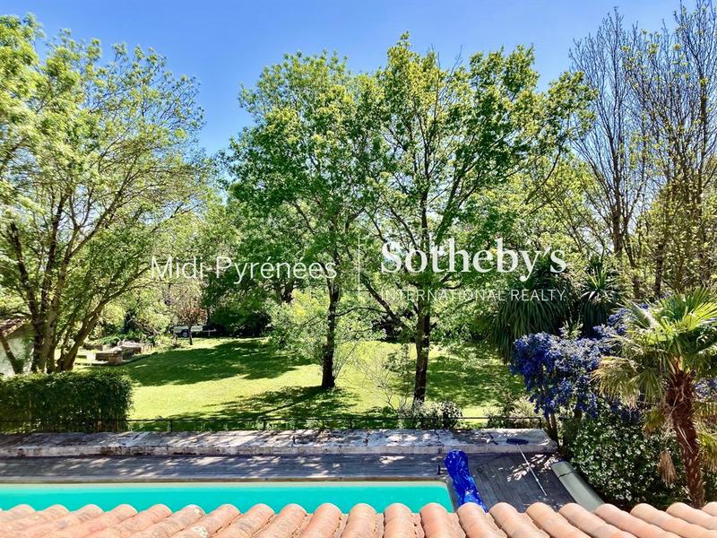 Maison - 230 m² - 6 pièces