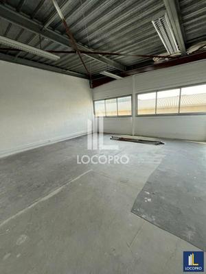 Local d'activité / Entrepôt - 407 m²