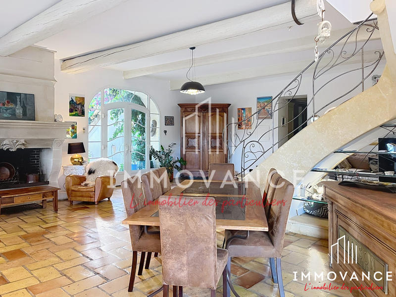 Maison - 275 m² - 7 pièces