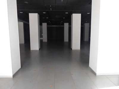 Local commercial - 1 400 m²