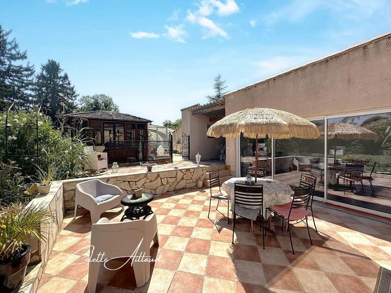 Maison - 200 m² - 7 pièces