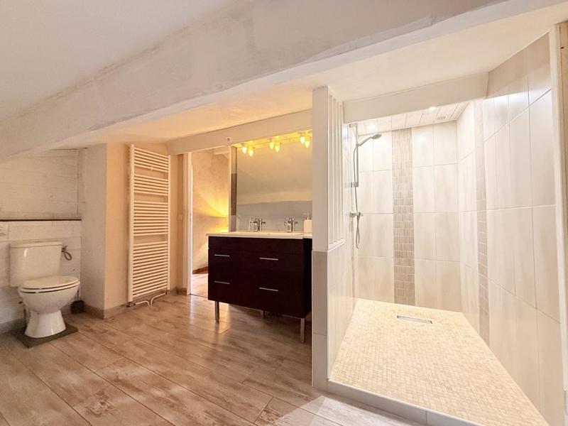 Maison - 205 m² - 7 pièces