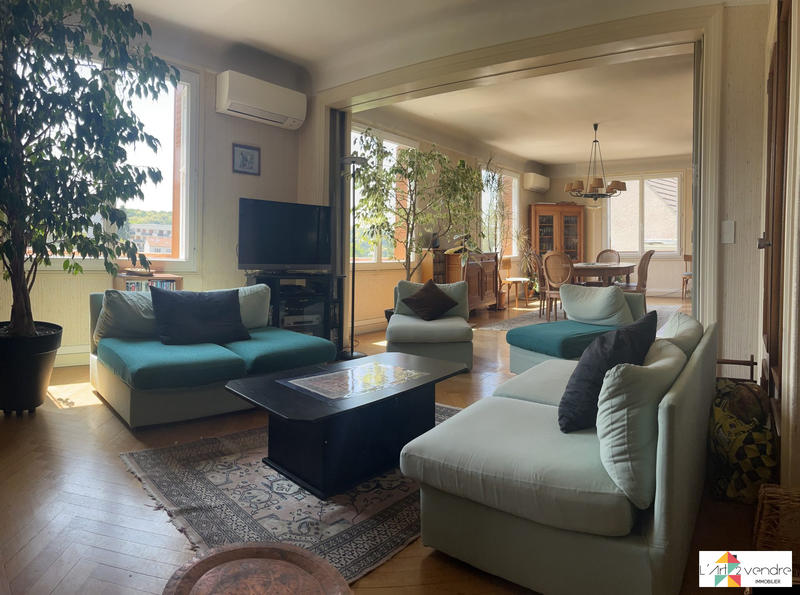 Maison - 249 m² - 9 pièces