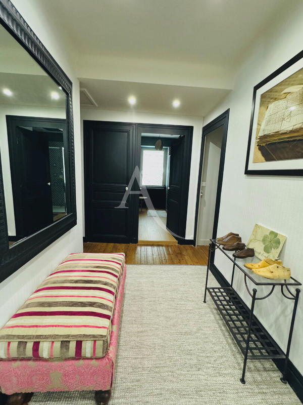 Maison - 254 m² - 10 pièces