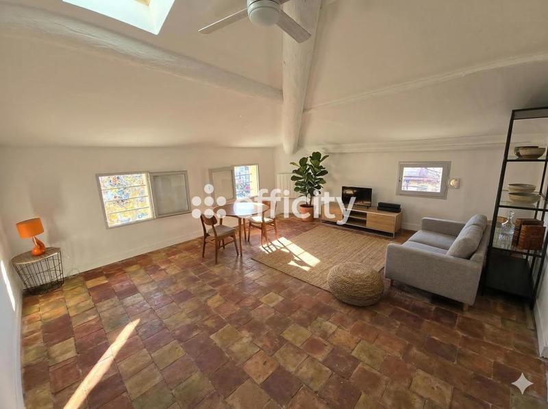 Appartement - 90 m² - 4 pièces