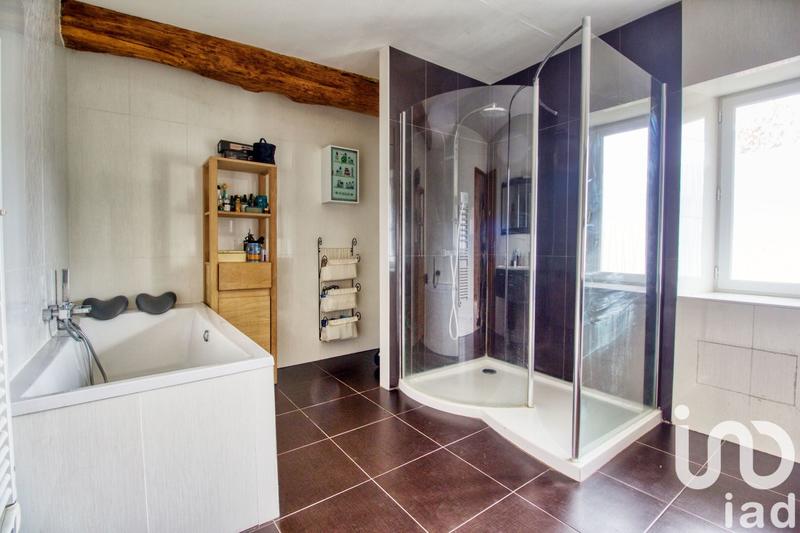 Maison - 327 m² - 9 pièces