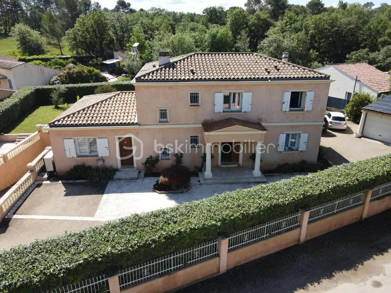 Villa - 240 m² - 8 pièces