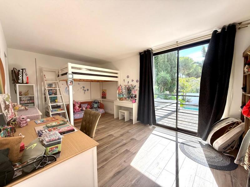 Maison - 220 m² - 6 pièces