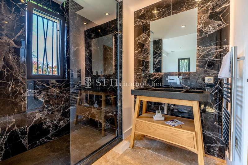 Villa - 350 m² - 6 pièces