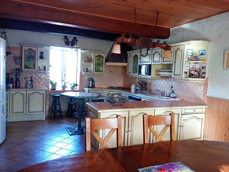 Maison - 347 m² - 18 pièces