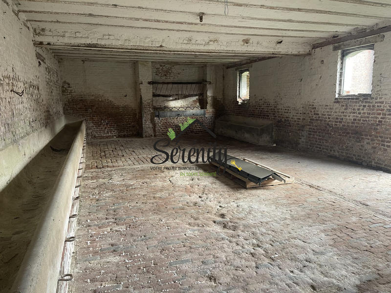 Maison ancienne - 1 081 m² - 11 pièces