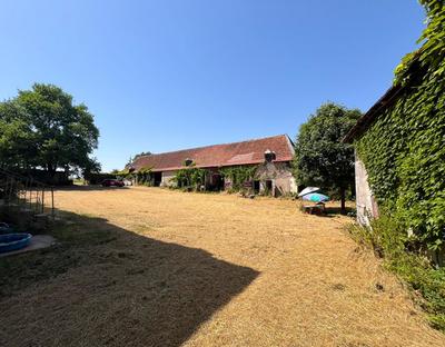 Maison - 235 m² - 14 pièces