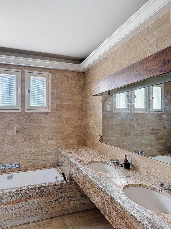 Maison - 220 m² - 6 pièces