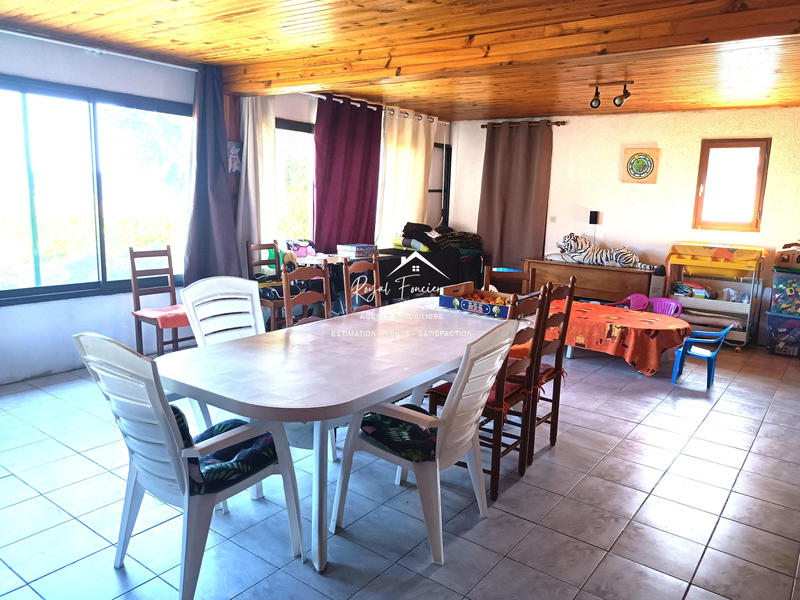 Maison traditionnelle - 244 m² - 8 pièces