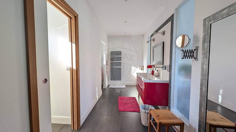 Maison - 290 m² - 9 pièces