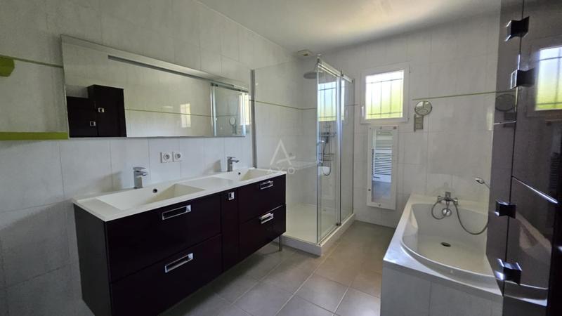 Maison - 107 m² - 6 pièces