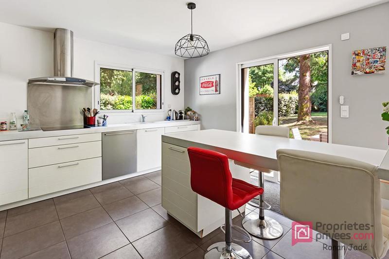 Maison - 220 m² - 8 pièces