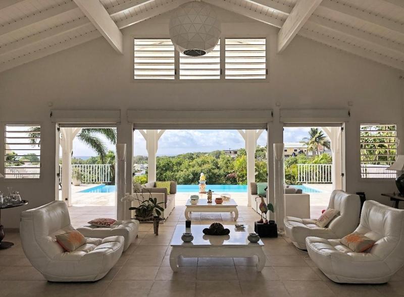 Maison - 221 m² - 7 pièces