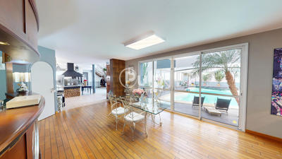 Maison - 270 m² - 6 pièces