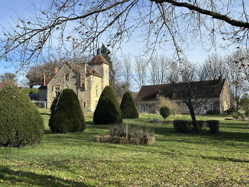 Propriété - 540 m² - 17 pièces