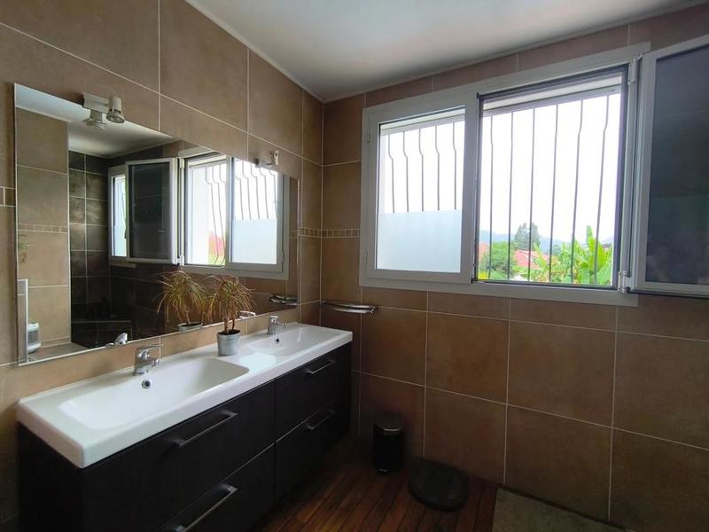 Propriété - 277 m² - 6 pièces