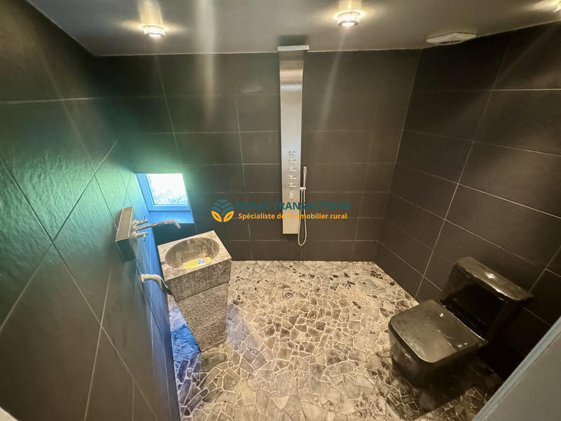 Maison - 250 m² - 8 pièces