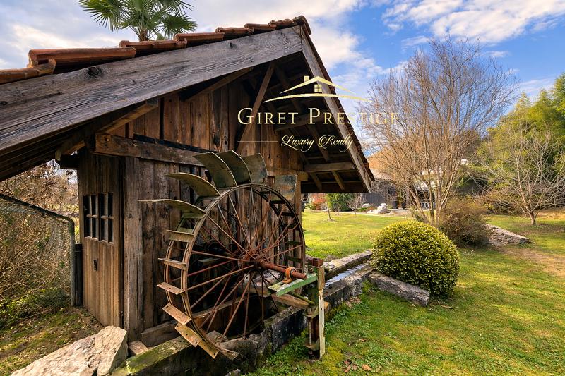 Propriété - 260 m² - 16 pièces