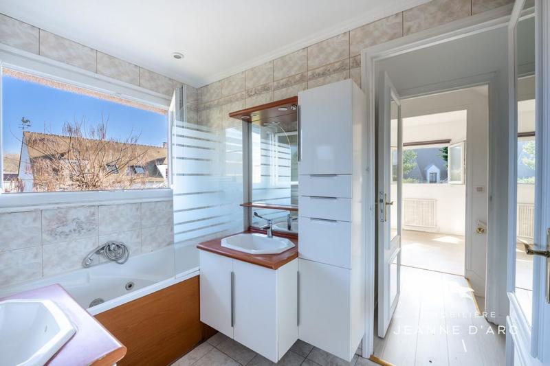 Propriété - 260 m² - 10 pièces