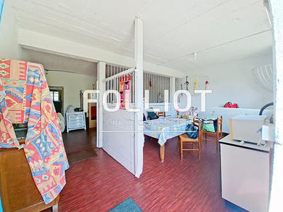 Maison - 200 m² - 2 pièces