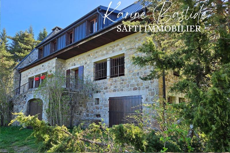 Maison - 240 m² - 11 pièces