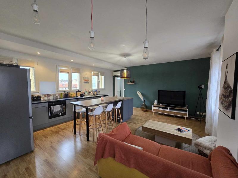 Appartement ancien - 102 m² - 4 pièces