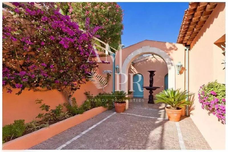 Villa - 350 m² - 10 pièces