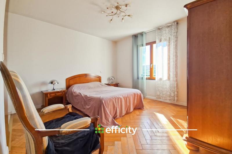 Maison - 200 m² - 6 pièces