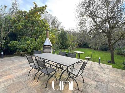 Maison - 365 m² - 12 pièces